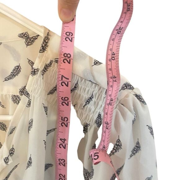 Monday fun short sleeve size 2 XL brushstroke design crewneck gathered sleeve sh - Picture 7 of 7